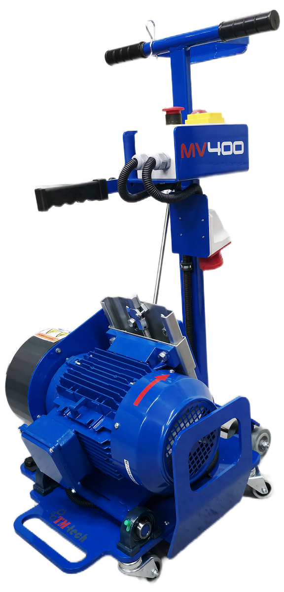 Maszyna przemysłowa do frezowania rowków pod ogrzewanie podłogowe w kolorze niebieskim i srebrnym, na kółkach ze stojakiem i uchwytami